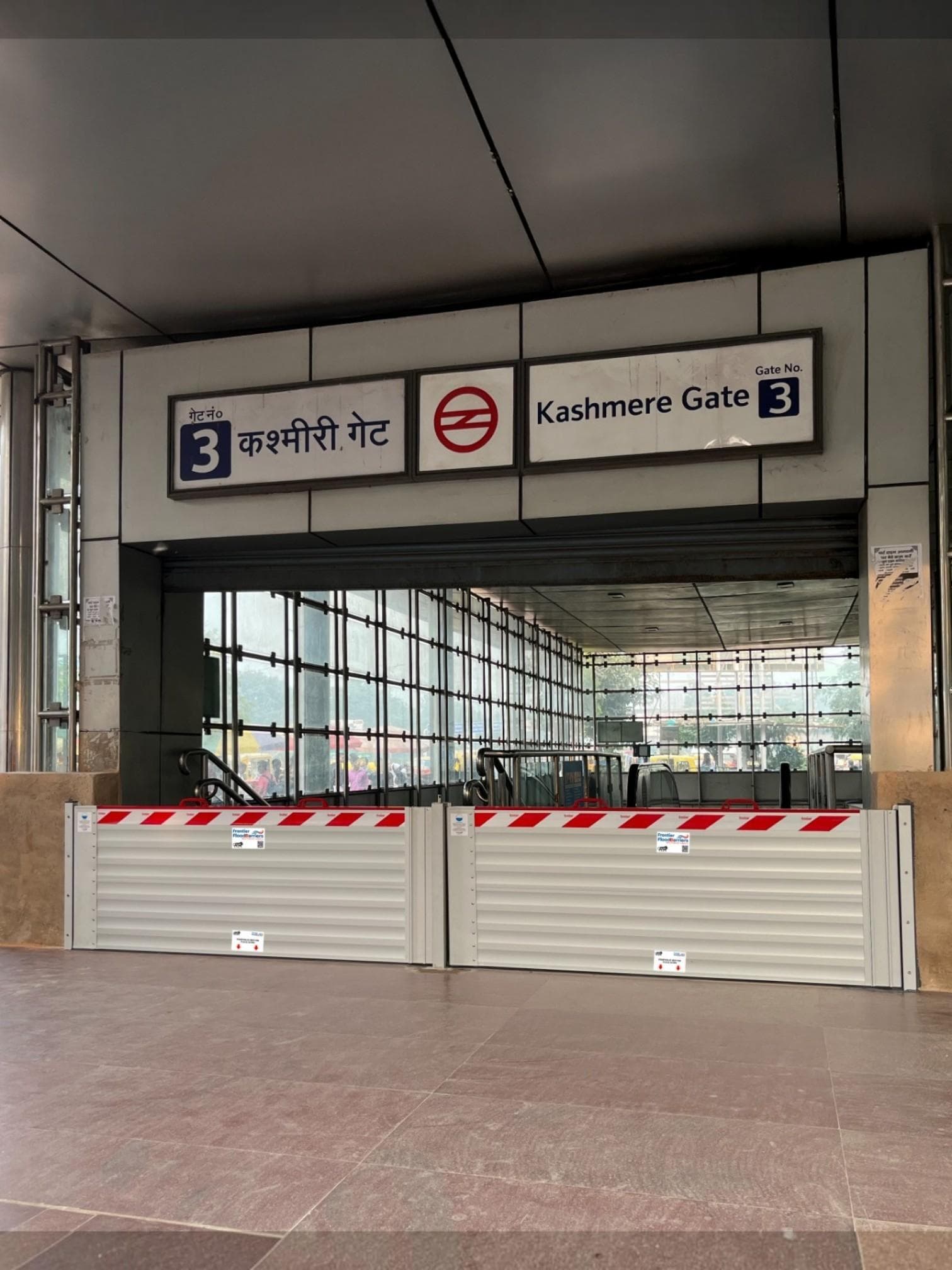 H-Frame flood protection for metro entrances